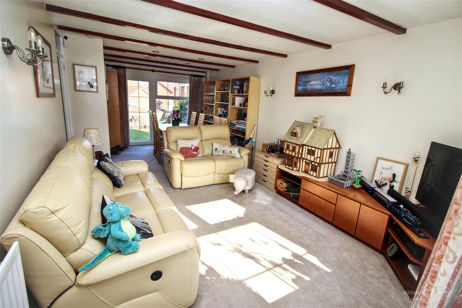 3 bed property in Hawley Close, Reading